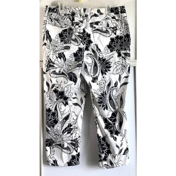The Platinum Crop By Chico's Womens 12.5 (14/L) Black/White Palm Spring Floral - Picture 2 of 13